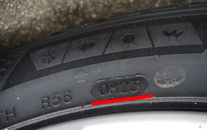 Kia Carens cena 48900 przebieg: 188844, rok produkcji 2016 z Suchowola małe 781